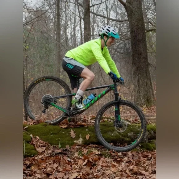 NWT Blue Q Women’s bike path crew socks. - Picture 4 of 8